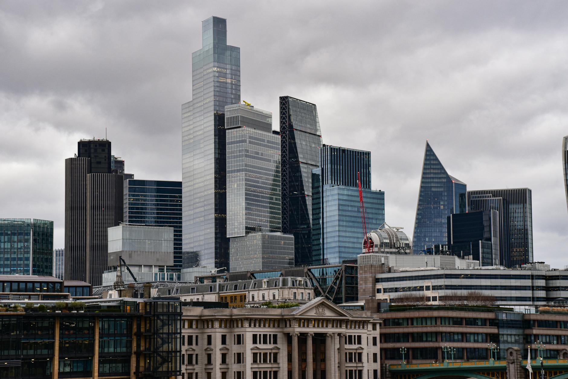 Top Web Design Agencies in London 2026: AI-Native vs Traditional (SMB Buyer's Guide)